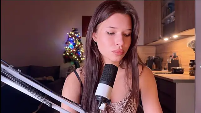 Snapshot of YourOblivion chatting on December 16, 2025, 5:50 pm YourOblivion online show from December 16, 2025, 5:50 pm