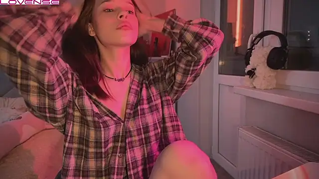 Snapshot of YourOblivion chatting on February 4, 2025, 6:27 pm YourOblivion online show from February 4, 2025, 6:27 pm