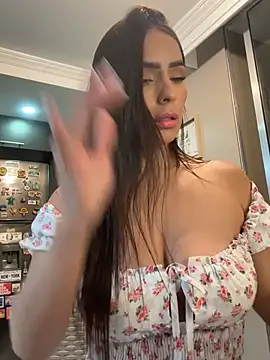 Snapshot of Mau_White chatting on April 8, 2026, 1:40 am Mau White online show from April 8, 2026, 1:40 am