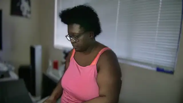 Yagurl  west online show from February 28, 2025, 1:37 am