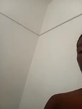 Snapshot of Vuyokaki chatting on February 4, 2026, 8:31 am Vuyokaki online show from February 4, 2026, 8:31 am