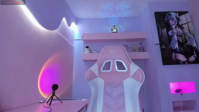 Snapshot of KristinWall chatting on February 13, 2025, 9:17 pm KristinWall online show from February 13, 2025, 9:17 pm