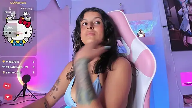 Snapshot of KristinWall chatting on February 24, 2025, 11:41 pm KristinWall online show from February 24, 2025, 11:41 pm