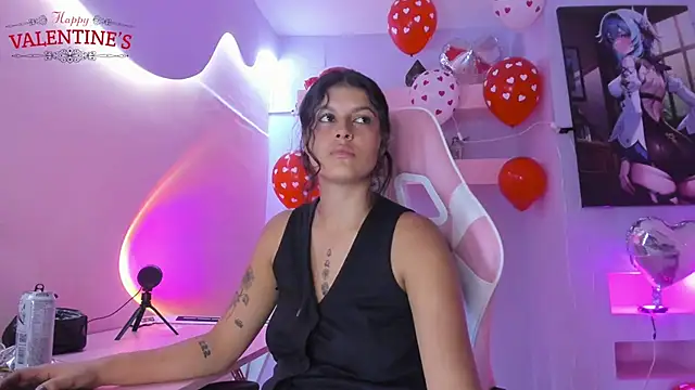 Snapshot of KristinWall chatting on February 14, 2025, 11:09 pm KristinWall online show from February 14, 2025, 11:09 pm