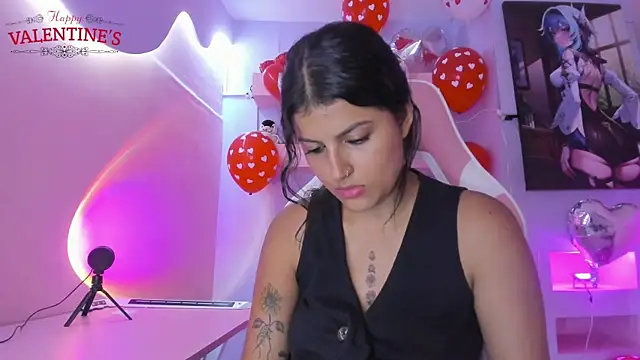 Snapshot of KristinWall chatting on February 14, 2025, 8:05 pm KristinWall online show from February 14, 2025, 8:05 pm