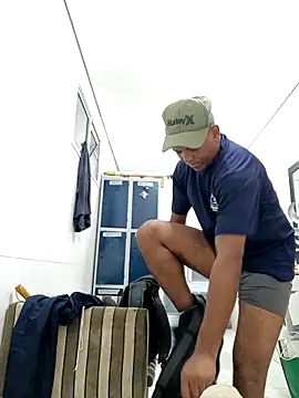 Snapshot of Mailsonp chatting on February 4, 2026, 4:57 pm Mailsonp online show from February 4, 2026, 4:57 pm