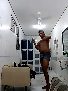 Snapshot of Mailsonp chatting on February 13, 2026, 4:40 pm Mailsonp online show from February 13, 2026, 4:40 pm