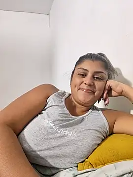 Snapshot of AlyDenalioficial chatting on April 24, 2026, 3:58 pm AlyDenalioficial online show from April 24, 2026, 3:58 pm