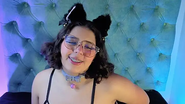 Snapshot of Paola_Lyon_ chatting on November 19, 2025, 5:46 pm Paola Lyon online show from November 19, 2025, 5:46 pm