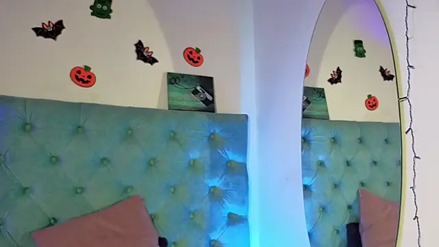 Snapshot of Paola_Lyon_ chatting on November 29, 2025, 6:02 am Paola Lyon online show from November 29, 2025, 6:02 am