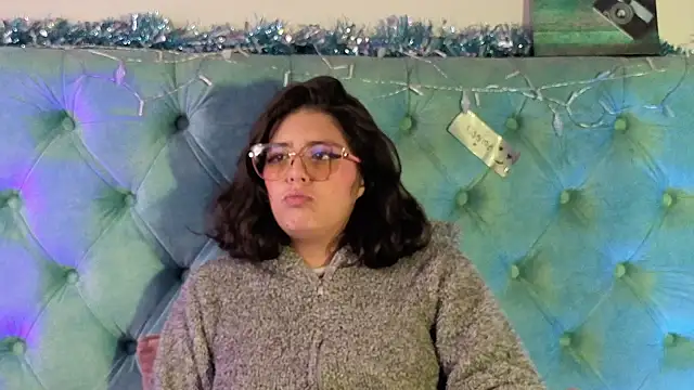 Paola Lyon  online show from January 10, 2026, 7:04 am