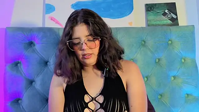 Paola Lyon  online show from March 9, 2026, 12:09 pm