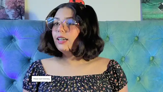 Snapshot of Paola_Lyon_ chatting on November 11, 2025, 5:08 pm Paola Lyon online show from November 11, 2025, 5:08 pm