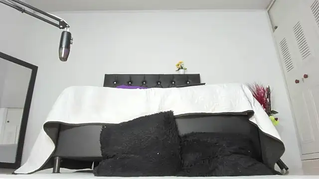 Snapshot of martinaclark chatting on April 14, 2026, 3:55 am martinaclark online show from April 14, 2026, 3:55 am