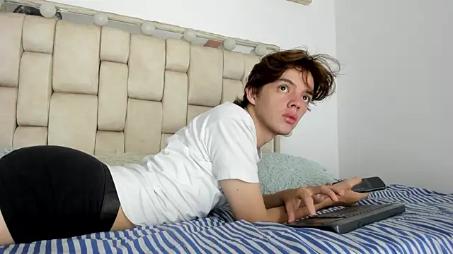 Snapshot of daniel_hot03 chatting on December 22, 2025, 1:22 pm daniel hot03 online show from December 22, 2025, 1:22 pm