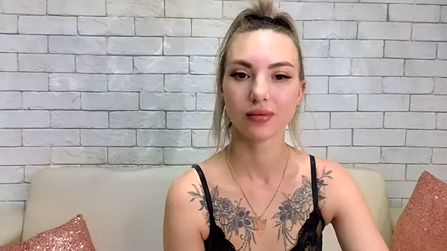 MiaMinx online show from February 6, 2025, 1:49 am