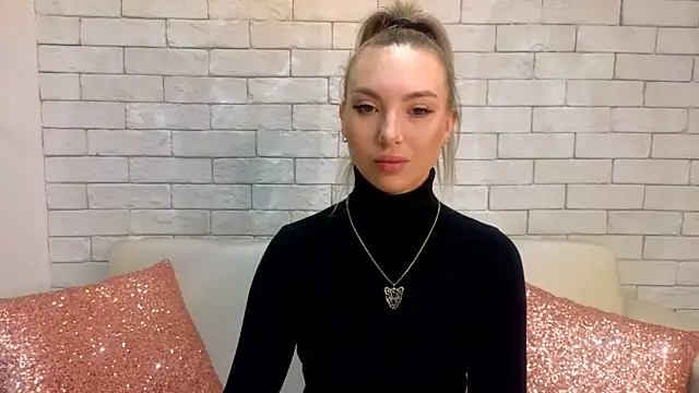 MiaMinx online show from February 4, 2025, 10:45 pm