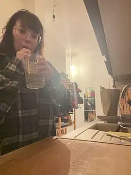 Snapshot of Mona-Peaches chatting on March 2, 2026, 3:41 pm Mona-Peaches online show from March 2, 2026, 3:41 pm