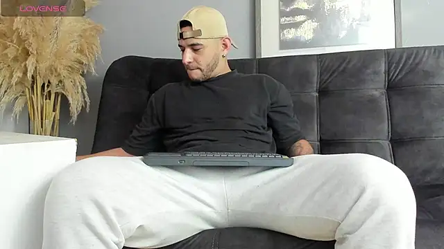 Snapshot of iandygrasso chatting on September 30, 2025, 5:30 pm iandygrasso online show from September 30, 2025, 5:30 pm