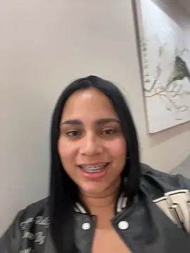 pamela anderson  online show from December 31, 2024, 11:31 am