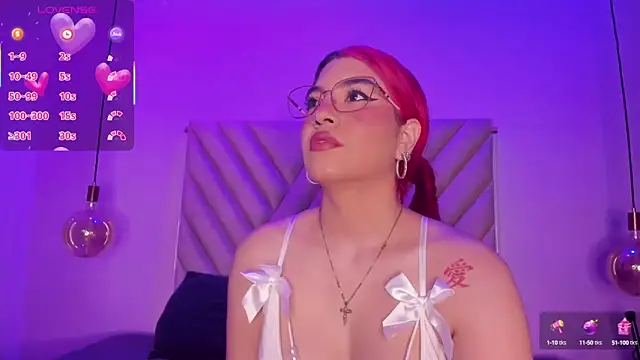 Snapshot of EmmaSwift_ chatting on September 24, 2025, 1:35 am EmmaSwift online show from September 24, 2025, 1:35 am