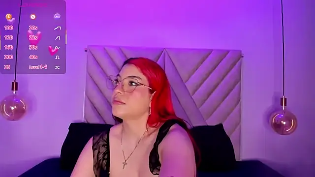 Snapshot of EmmaSwift_ chatting on October 1, 2025, 2:17 am EmmaSwift online show from October 1, 2025, 2:17 am