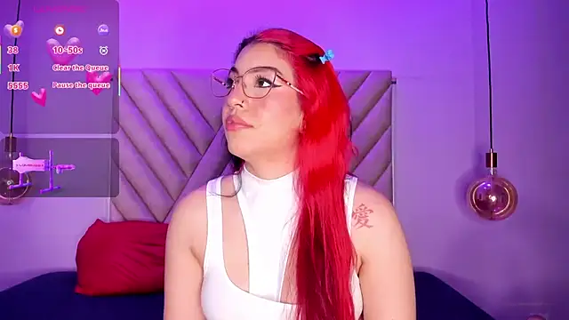 Snapshot of EmmaSwift_ chatting on October 11, 2025, 3:51 am EmmaSwift online show from October 11, 2025, 3:51 am