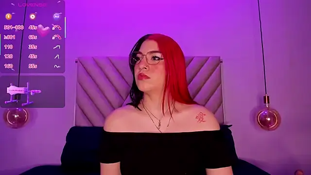 Snapshot of EmmaSwift_ chatting on September 9, 2025, 1:49 am EmmaSwift online show from September 9, 2025, 1:49 am