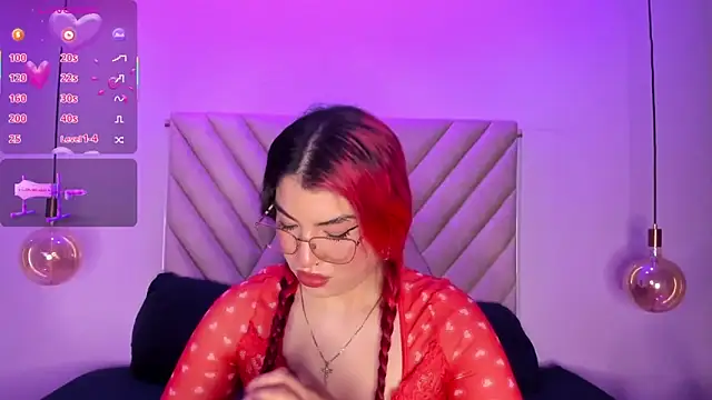 Snapshot of EmmaSwift_ chatting on November 21, 2025, 1:48 am EmmaSwift online show from November 21, 2025, 1:48 am