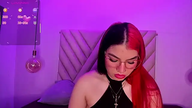 Snapshot of EmmaSwift_ chatting on September 16, 2025, 2:01 am EmmaSwift online show from September 16, 2025, 2:01 am