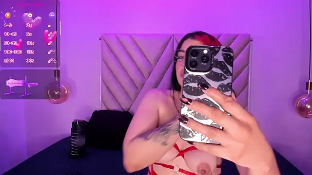 Snapshot of EmmaSwift_ chatting on November 22, 2025, 2:54 am EmmaSwift online show from November 22, 2025, 2:54 am