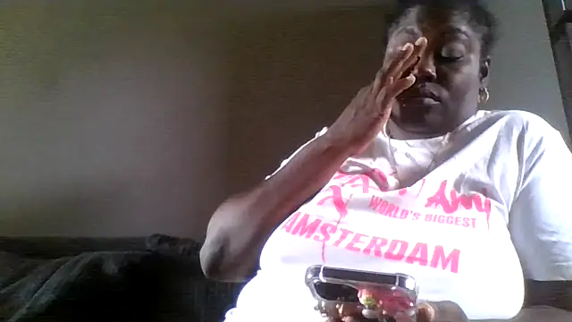 Snapshot of XgeileKutje chatting on May 13, 2026, 1:29 pm XgeileKutje online show from May 13, 2026, 1:29 pm