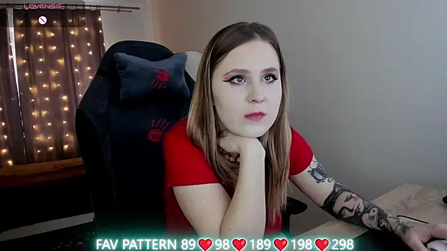 Snapshot of Olivia_Munk chatting on March 12, 2025, 7:35 am Olivia Munk online show from March 12, 2025, 7:35 am