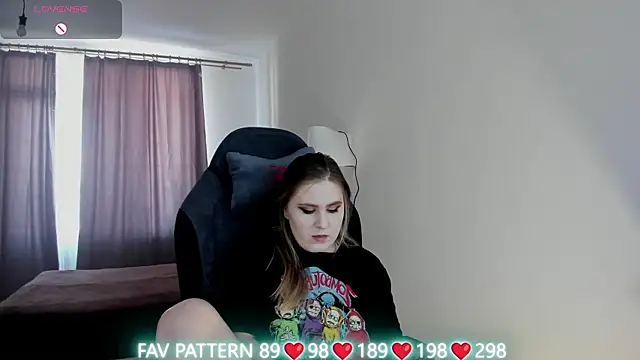 Snapshot of Olivia_Munk chatting on March 15, 2025, 6:36 am Olivia Munk online show from March 15, 2025, 6:36 am