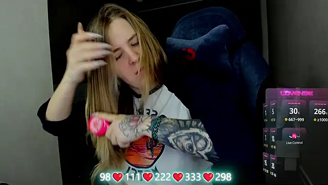 Olivia Munk online show from March 3, 2026, 3:57 am