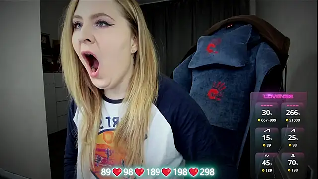 Snapshot of Olivia_Munk chatting on November 19, 2025, 4:23 am Olivia Munk online show from November 19, 2025, 4:23 am