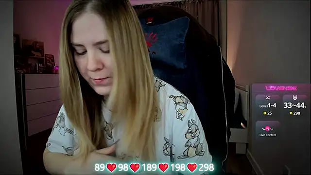 Snapshot of Olivia_Munk chatting on December 17, 2025, 4:06 am Olivia Munk online show from December 17, 2025, 4:06 am