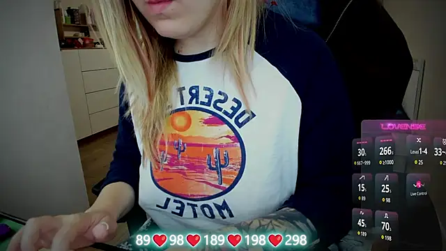 Snapshot of Olivia_Munk chatting on September 19, 2025, 4:05 am Olivia Munk online show from September 19, 2025, 4:05 am