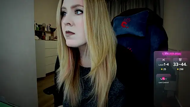 Snapshot of Olivia_Munk chatting on October 9, 2025, 5:19 am Olivia Munk online show from October 9, 2025, 5:19 am