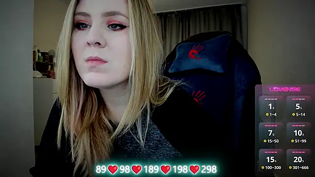 Snapshot of Olivia_Munk chatting on October 8, 2025, 4:36 am Olivia Munk online show from October 8, 2025, 4:36 am