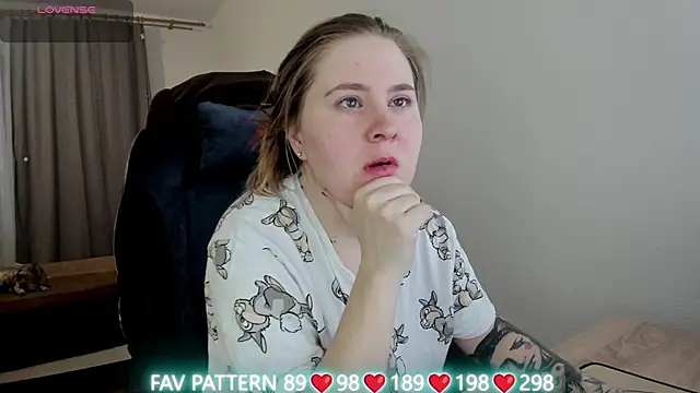 Snapshot of Olivia_Munk chatting on March 23, 2025, 3:43 am Olivia Munk online show from March 23, 2025, 3:43 am