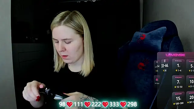 Olivia Munk online show from April 7, 2026, 6:37 am