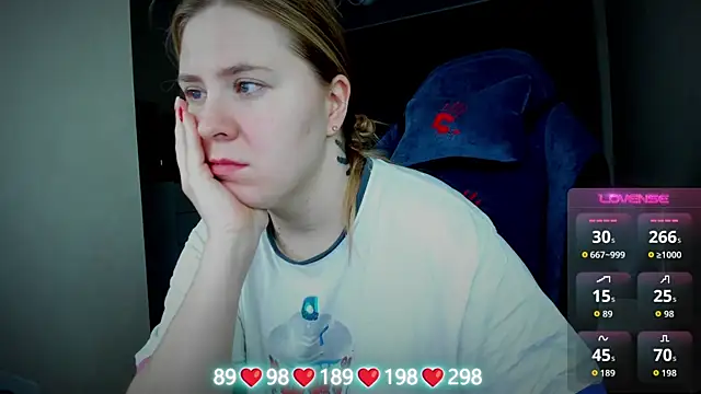 Snapshot of Olivia_Munk chatting on November 4, 2025, 3:32 am Olivia Munk online show from November 4, 2025, 3:32 am