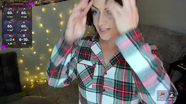 Snapshot of lovejulietxo chatting on December 15, 2024, 2:37 pm lovejulietxo online show from December 15, 2024, 2:37 pm