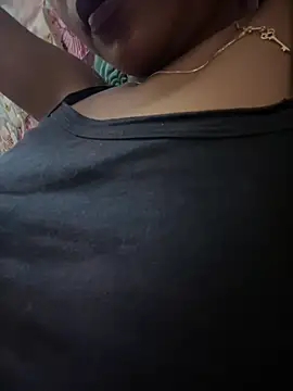 Snapshot of PARI_Hun chatting on February 14, 2025, 12:30 am PARI Hun online show from February 14, 2025, 12:30 am