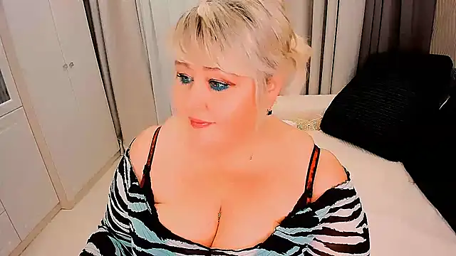 Snapshot of BIGTITSBBW chatting on November 12, 2025, 6:45 pm BIGTITSBBW online show from November 12, 2025, 6:45 pm