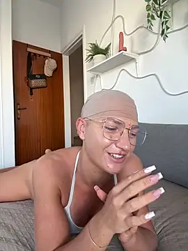 Snapshot of PaulinaSchubert1 chatting on October 23, 2025, 1:21 pm PaulinaSchubert1 online show from October 23, 2025, 1:21 pm