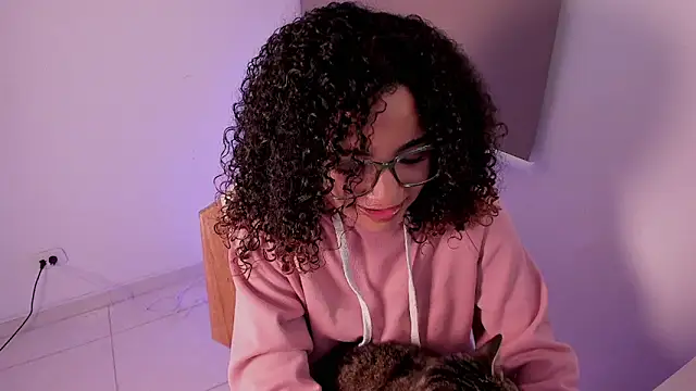 Snapshot of DAHLIA_BROWNIE chatting on March 18, 2025, 4:07 am DAHLIA BROWNIE online show from March 18, 2025, 4:07 am