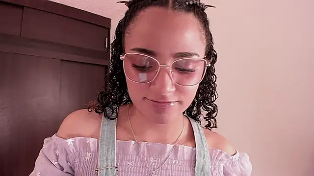 Snapshot of DAHLIA_BROWNIE chatting on September 16, 2025, 8:43 pm DAHLIA BROWNIE online show from September 16, 2025, 8:43 pm