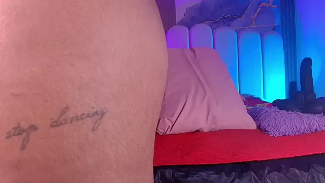 jones maddy  online show from February 25, 2026, 11:54 am